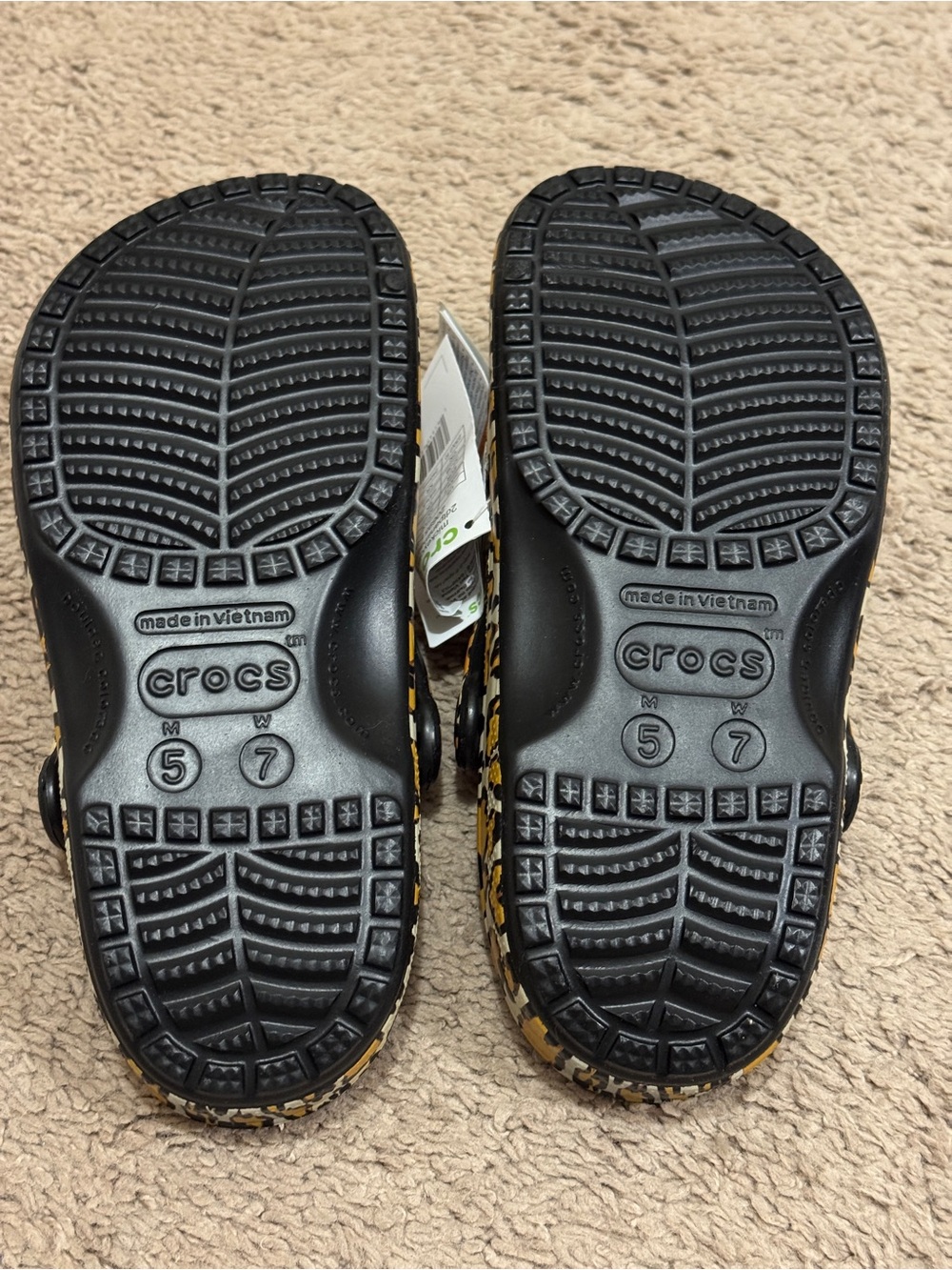 Crocs Disney Cheetah Print Clogs size 7 NWT - Picture 3 of 5